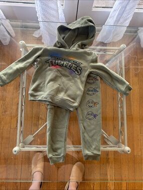 Nickelodeon Olive Green Teenage Mutant Ninja Turtles size 4 THoodie & Joggers